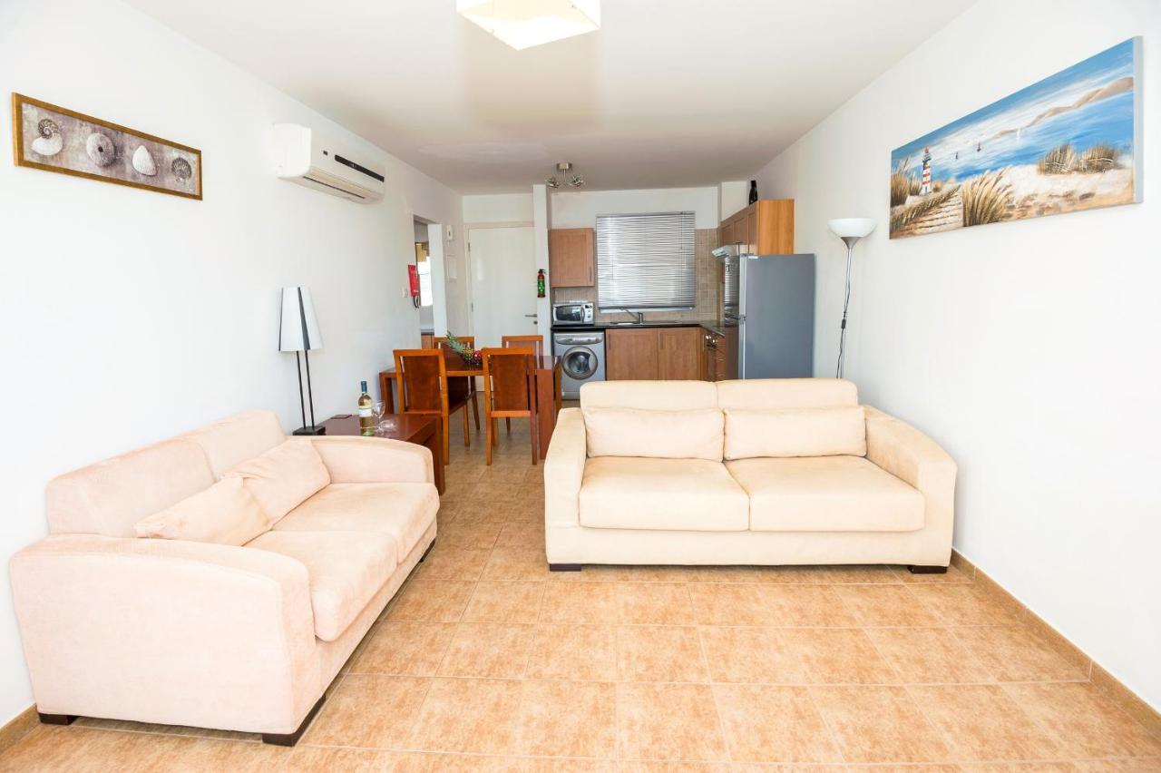 Seabreeze Apartment 200M Away From The Sea Paralimni Exteriér fotografie