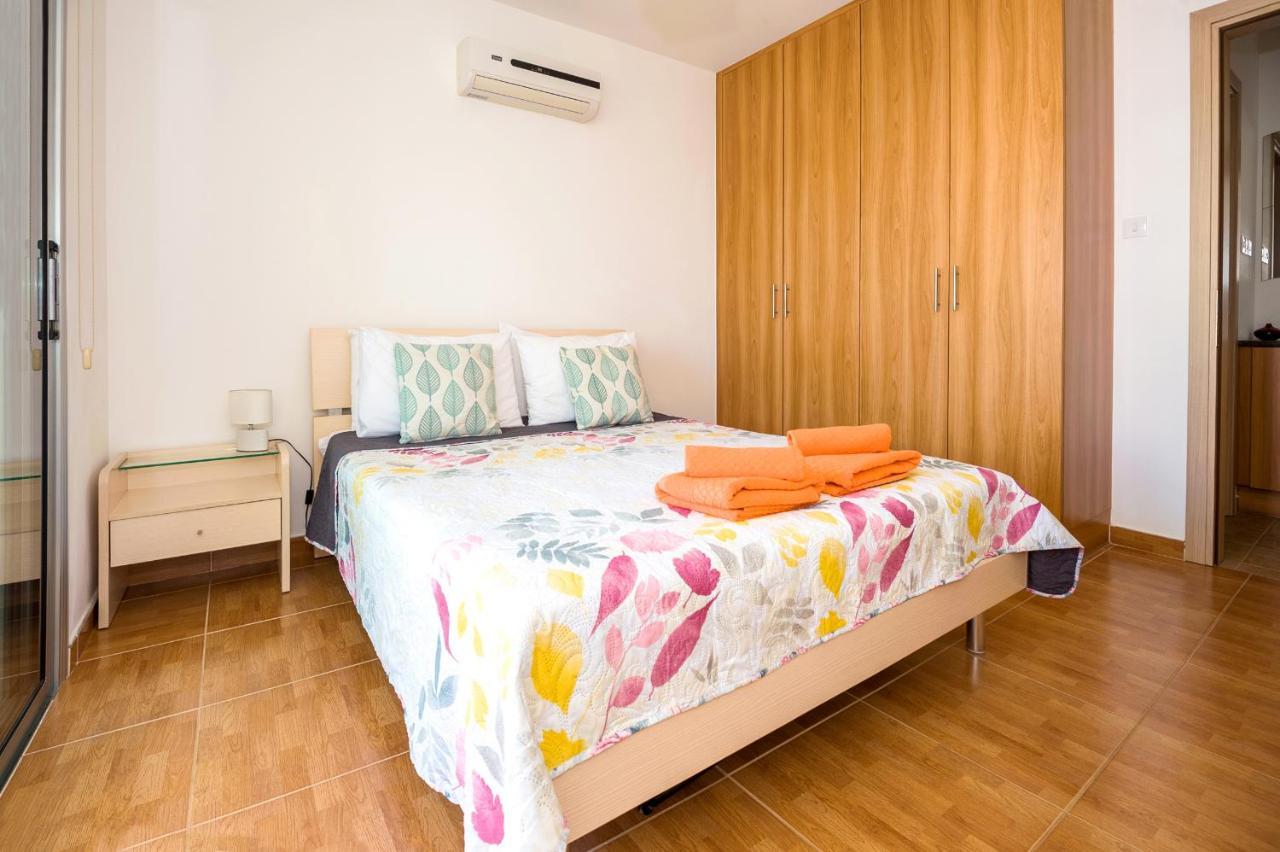 Seabreeze Apartment 200M Away From The Sea Paralimni Exteriér fotografie