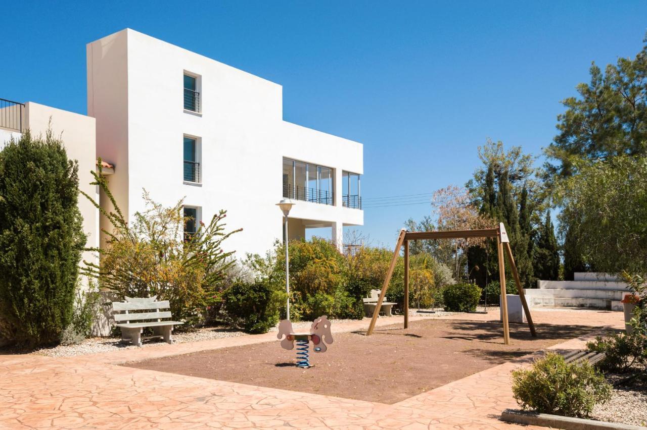Seabreeze Apartment 200M Away From The Sea Paralimni Exteriér fotografie