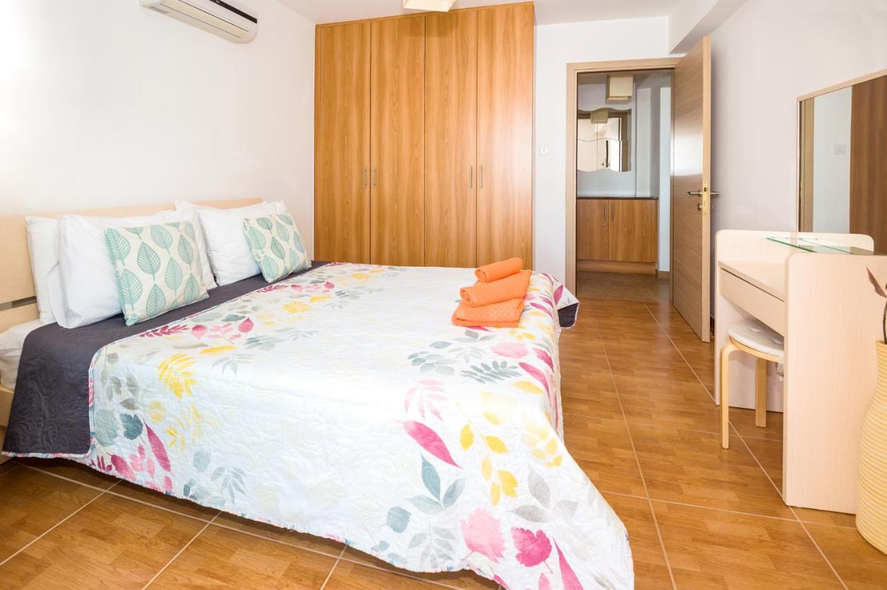 Seabreeze Apartment 200M Away From The Sea Paralimni Exteriér fotografie