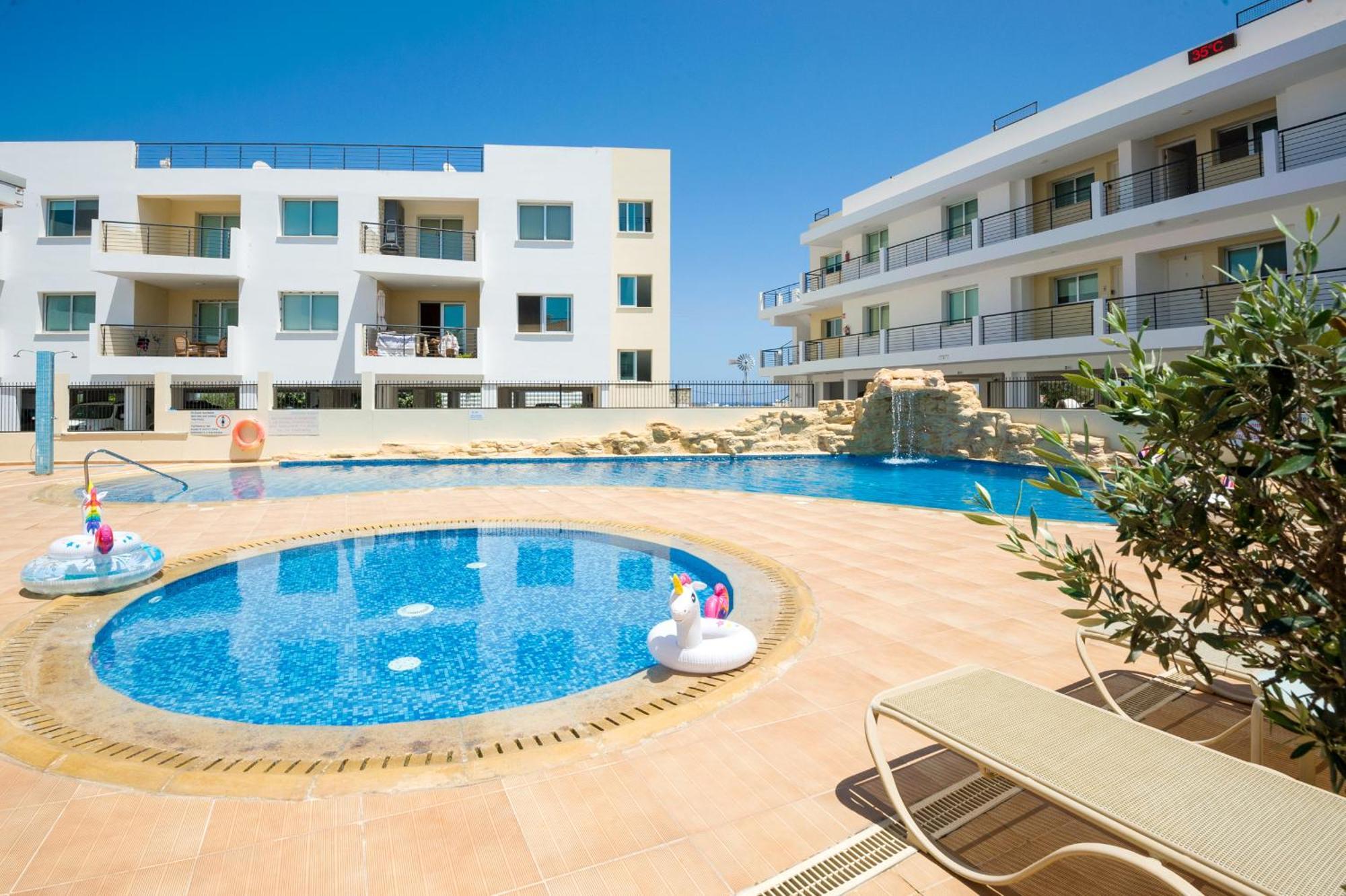 Seabreeze Apartment 200M Away From The Sea Paralimni Exteriér fotografie