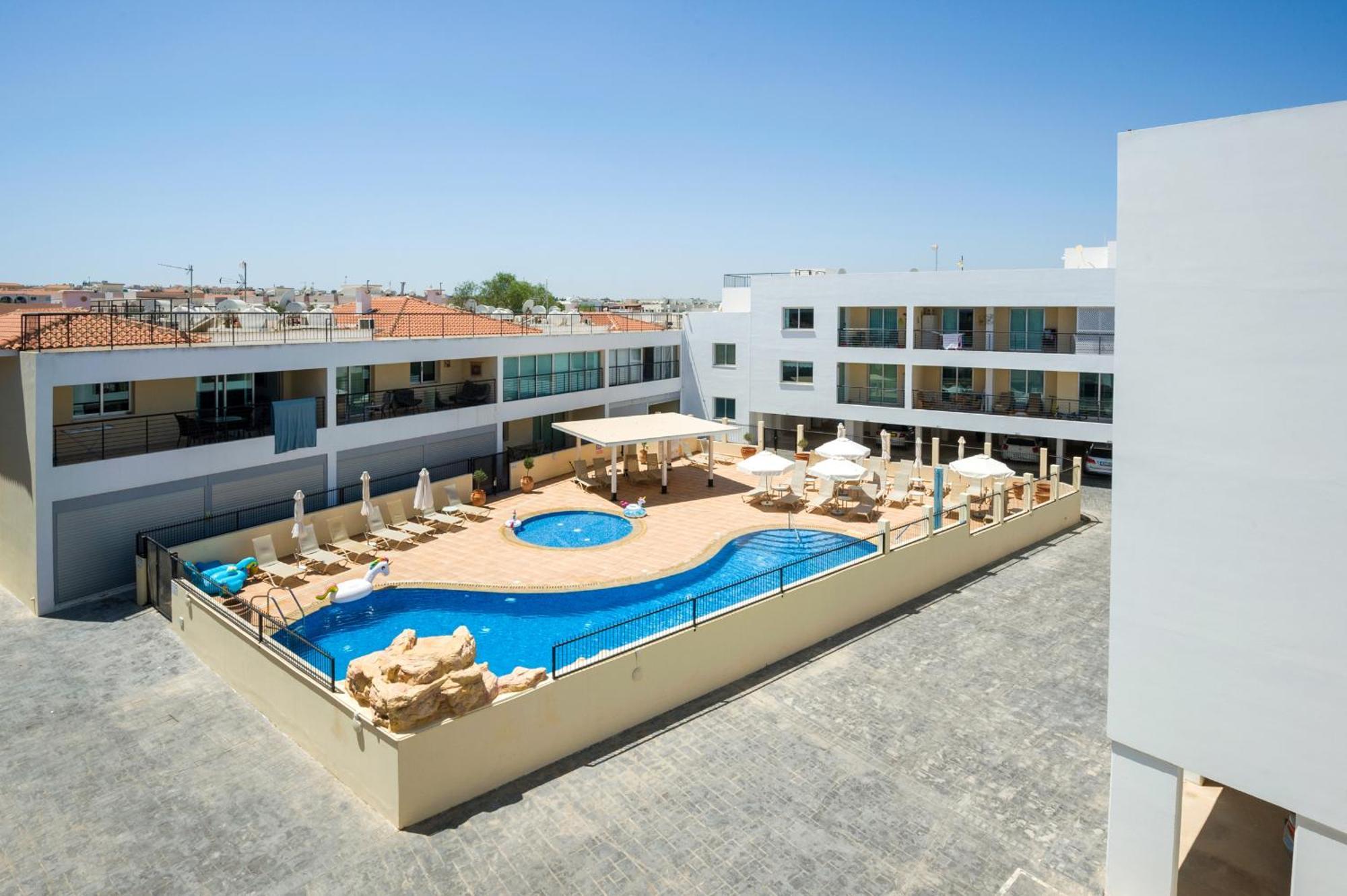 Seabreeze Apartment 200M Away From The Sea Paralimni Exteriér fotografie