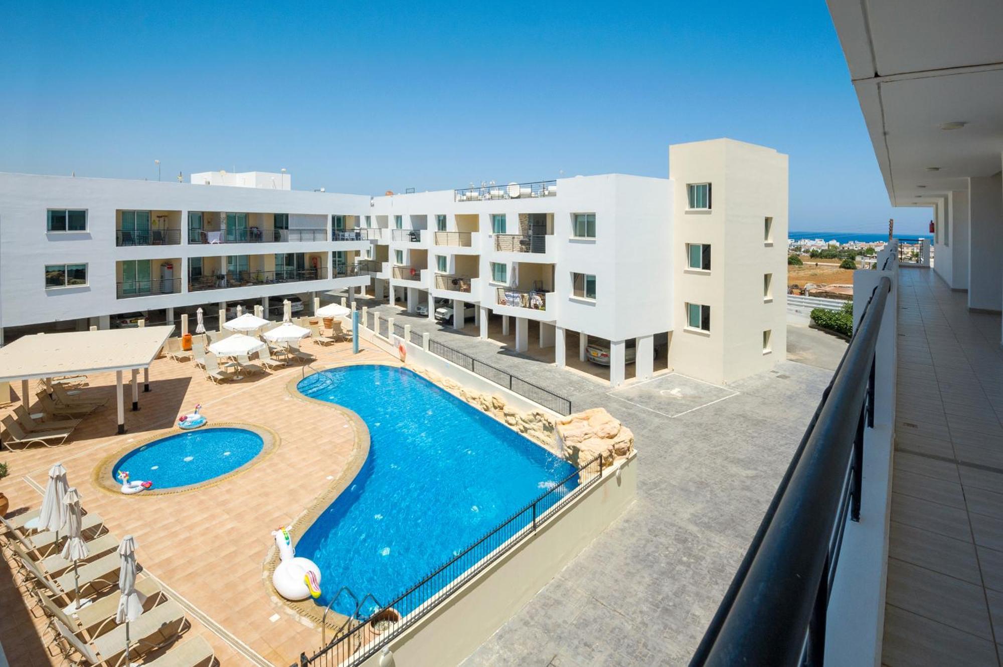 Seabreeze Apartment 200M Away From The Sea Paralimni Exteriér fotografie